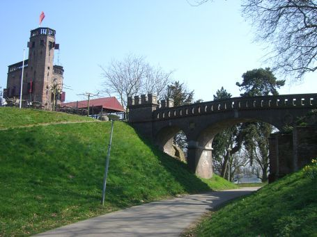 Nijmegen : Hunnerpark, links im Bild das Belvedere ein ehemaliger Wachtturm